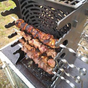 Grill węglowy pionowy dla szaszłyka, wyrób kuty